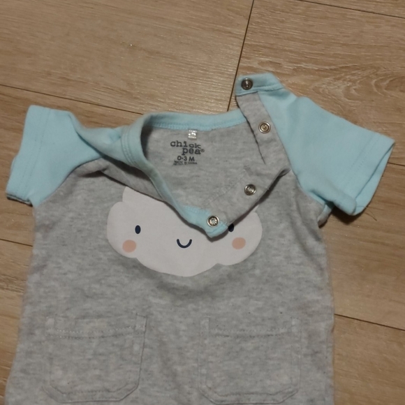 2 0-3 month onsies - Picture 4 of 5